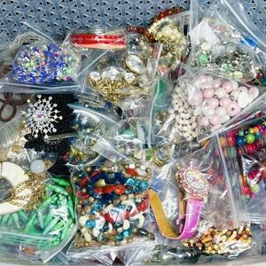Wear EUC Bagged Resale 2 Lbs Lot Surprise Mystery Box Jewelry Necklaces Mixed